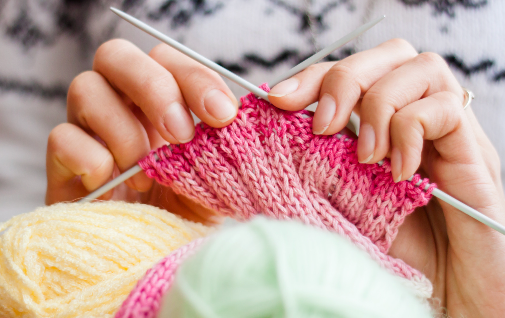 Knitting vs Crochet. What's the difference?