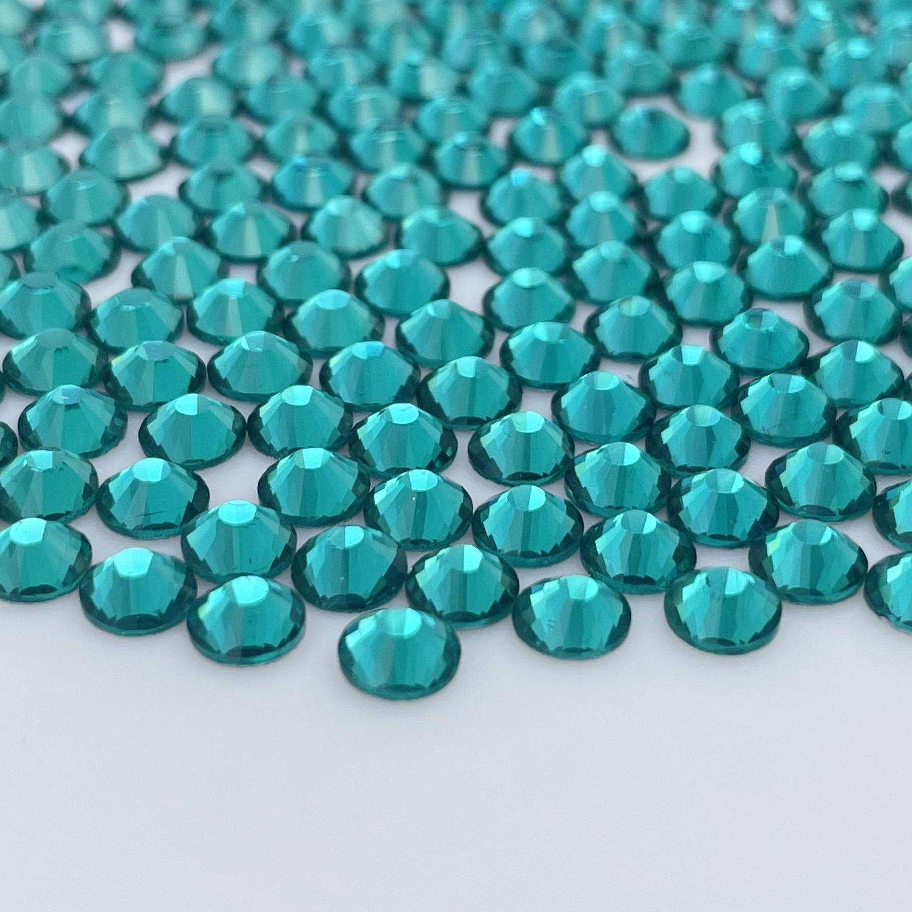 Emerald Glass Rhinestones | Planet Rhinestone | LRG-6