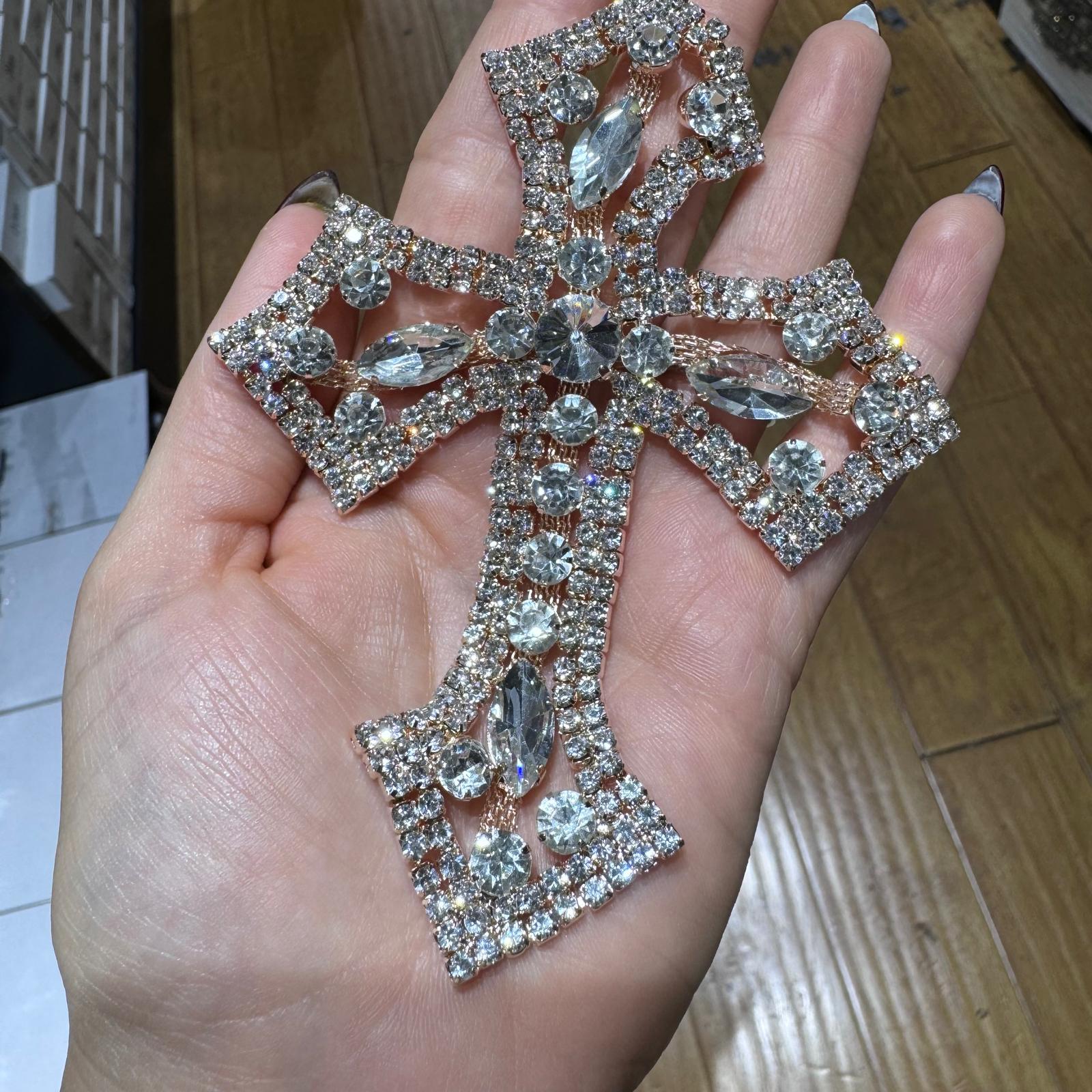 Schema ciondolo cuore cristallo per choker di pelle